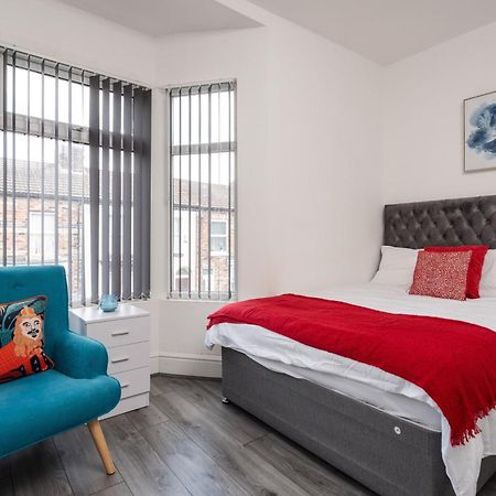 Huge 4 Bedroom Ensuite-Liverpool-Parking Екстер'єр фото