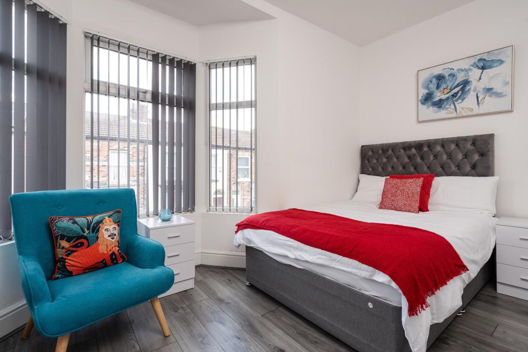 Huge 4 Bedroom Ensuite-Liverpool-Parking Екстер'єр фото