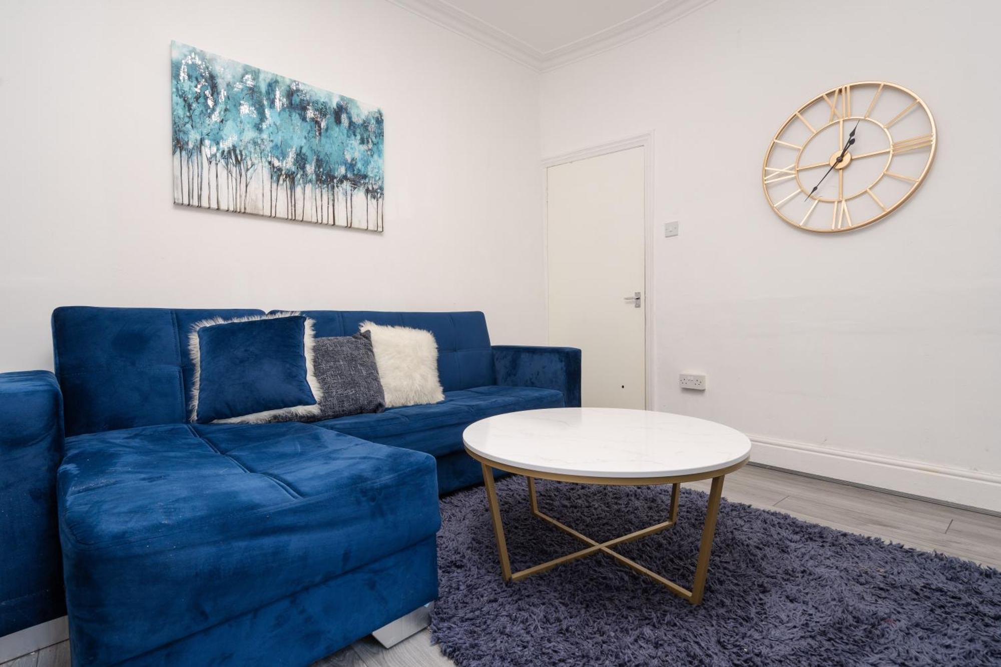 Huge 4 Bedroom Ensuite-Liverpool-Parking Екстер'єр фото